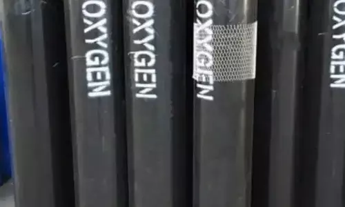 महासमुंद राजस्व अधिकारियों द्वारा 20 ऑक्सीजन सिलेंडर कोविड केअर यूनिट को दान