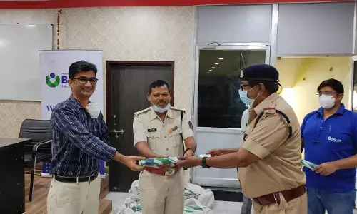 बालको मेडिकल सेंटर द्वारा यातायात पुलिसकर्मियों को छतरी का वितरण…