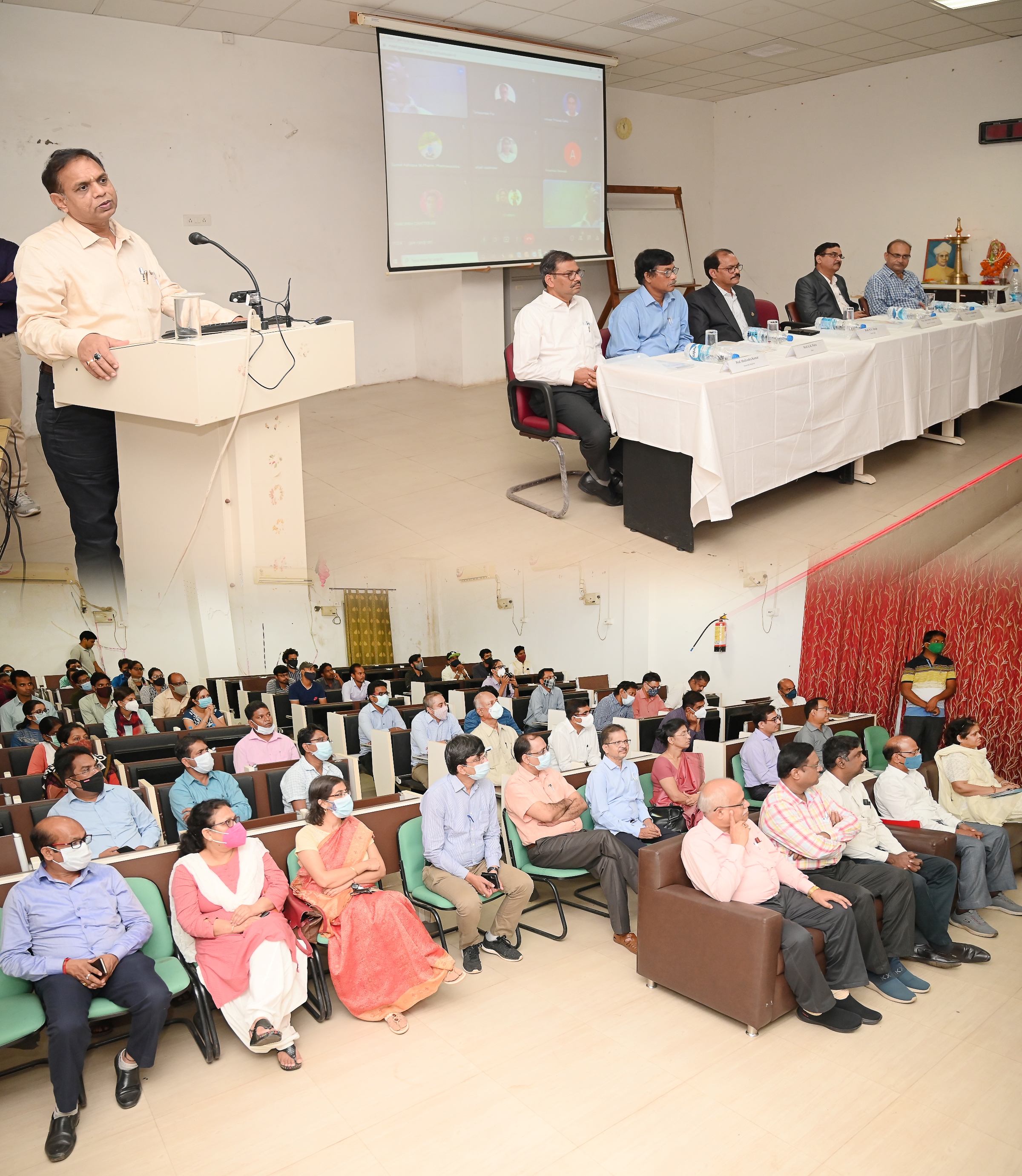 प्रो0 चक्रवाल बोले, राष्ट्रीय शिक्षा नीति हमें प्रयोगशाला से जमीनी ज्ञान की ओर जाने के लिए प्रेरित करेगी, निष्ठा, लगन, निरंतरता और अनुशासन से लक्ष्य हासिल करना आसान, प्रो0 सिंह ने कहा, नैनो टेक्नोलॉजी पर संगोष्ठी शोध, अनुसंधान के क्षेत्र में अहम भूमिका निभाएगी प्रो0 चक्रवाल बोले, राष्ट्रीय शिक्षा नीति हमें प्रयोगशाला से जमीनी ज्ञान की ओर जाने के लिए प्रेरित करेगी, निष्ठा, लगन, निरंतरता और अनुशासन से लक्ष्य हासिल करना आसान, प्रो0 सिंह ने कहा, नैनो टेक्नोलॉजी पर संगोष्ठी शोध, अनुसंधान के क्षेत्र में अहम भूमिका निभाएगी