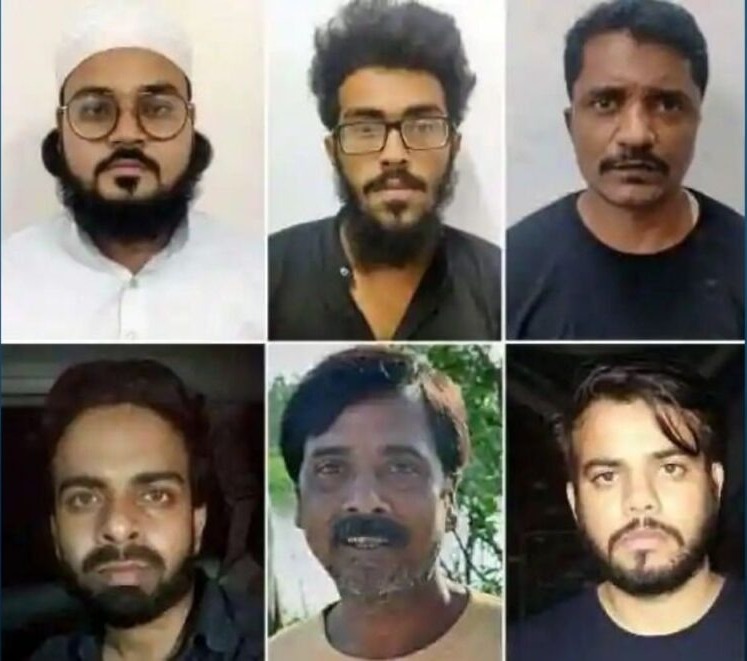 6 संदिग्ध आतंकियों को कोर्ट ने पुलिस रिमांड पर भेजा…कोई ड्राई फ्रूट का व्यापारी, कोई किसान तो कोई ड्राइवर..जानें पकड़े गए 6 संदिग्ध के बारे में 6 संदिग्ध आतंकियों को कोर्ट ने पुलिस रिमांड पर भेजा…कोई ड्राई फ्रूट का व्यापारी, कोई किसान तो कोई ड्राइवर..जानें पकड़े गए 6 संदिग्ध के बारे में